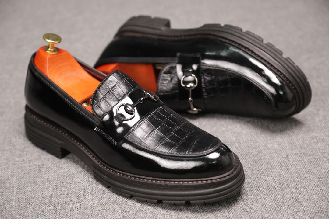 SOULIER EN CUIR