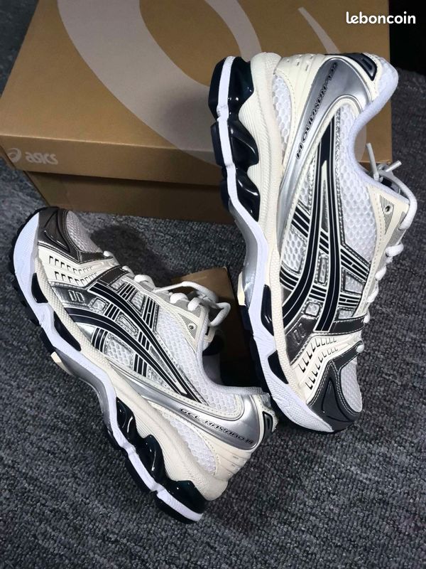 ASICS SPORT